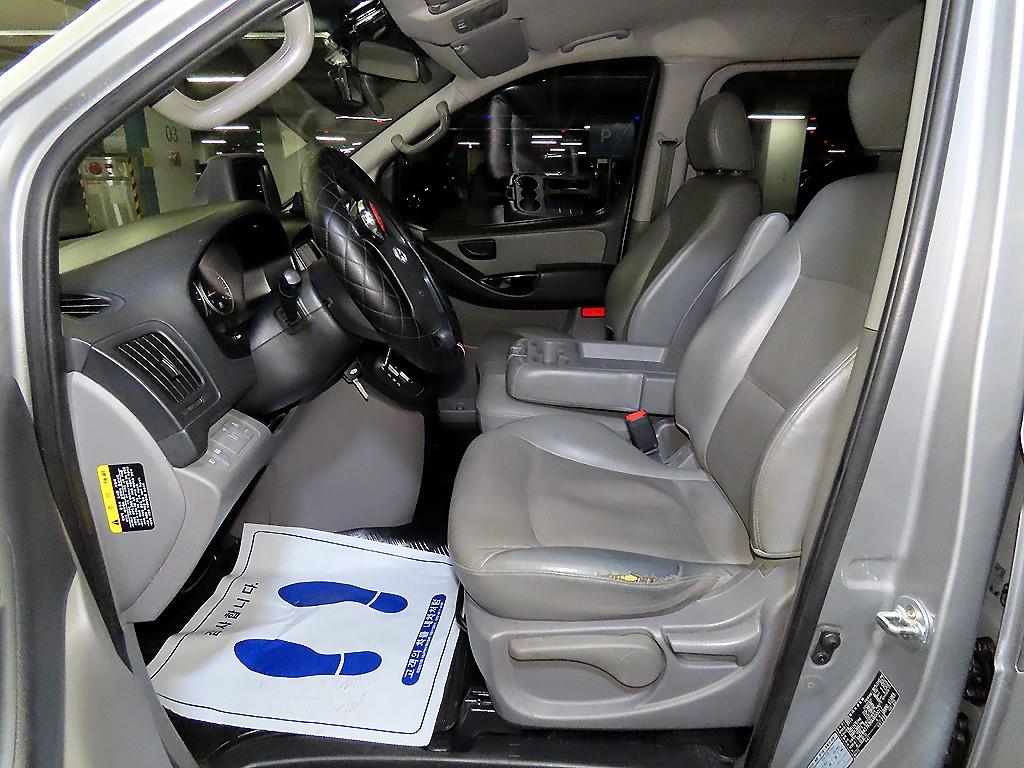 HYUNDAI Starex - Vista 6