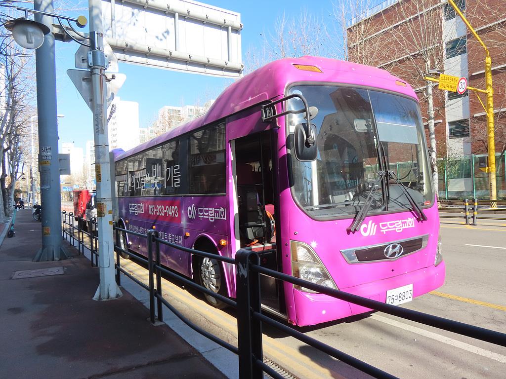 medium and large bus Medium-sized Hyundai Bus - Vista 5