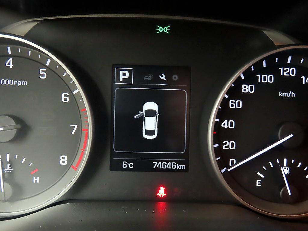 HYUNDAI Avante - Vista 8