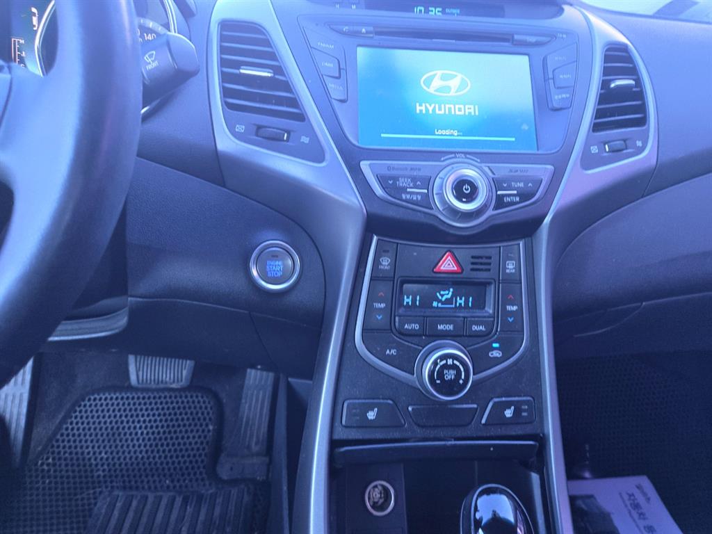 HYUNDAI Avante - Vista 9