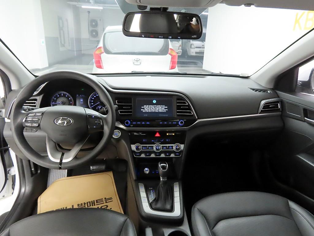 HYUNDAI Avante - Vista 7