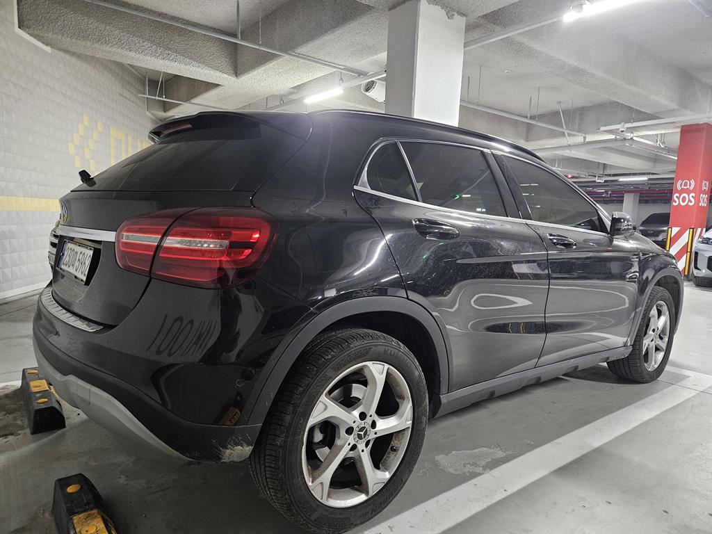 Mercedes Benz GLA Class - Vista 3