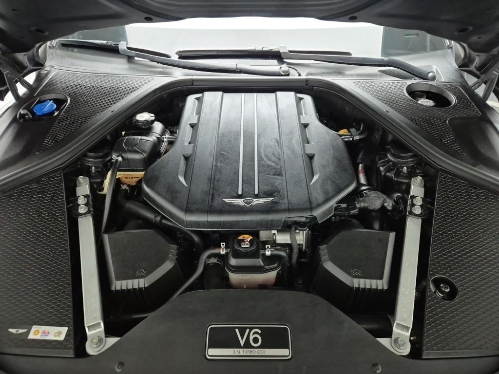 Genesis G90 - Vista 5