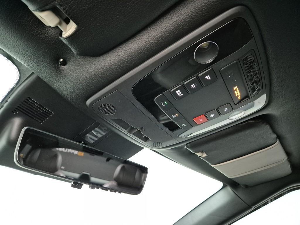 KIA Carnival - Vista 12