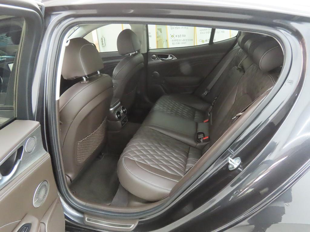 KIA Stinger - Vista 6