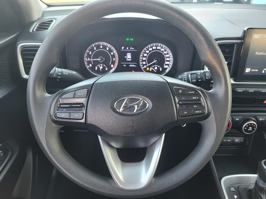 HYUNDAI Venue - Vista 11