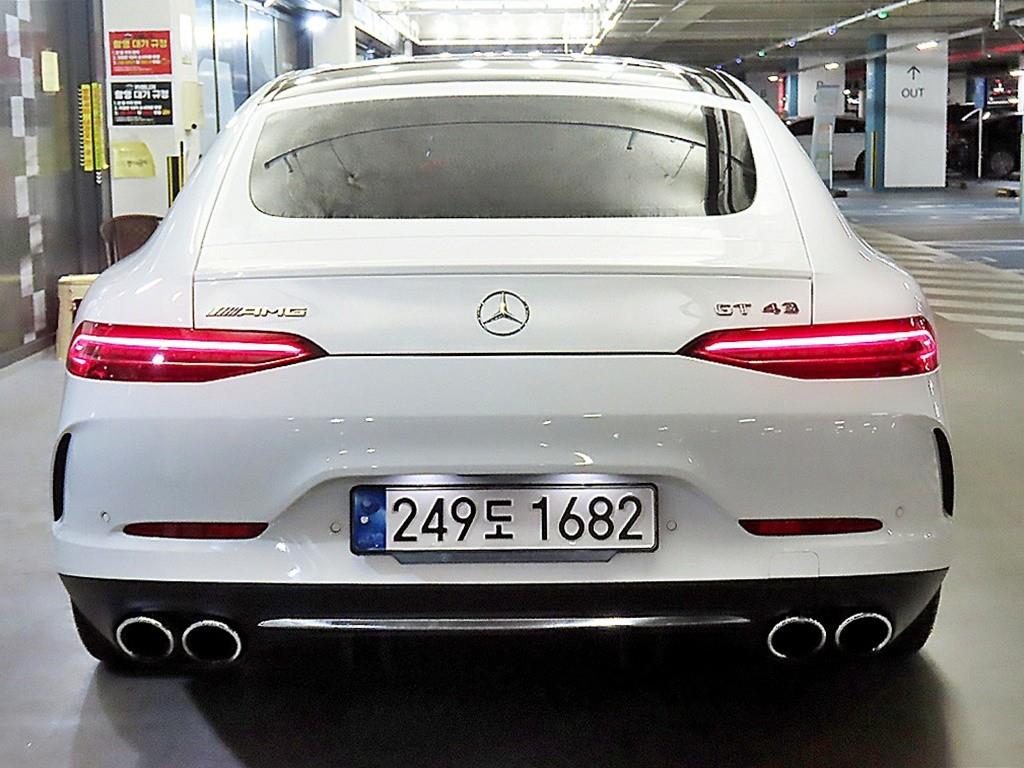 Mercedes Benz AMG GT - Vista 5