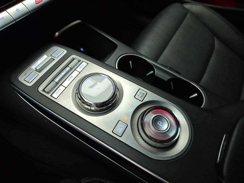 Genesis GV70 - Vista 8