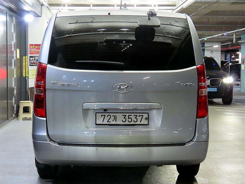 HYUNDAI Starex - Vista 5
