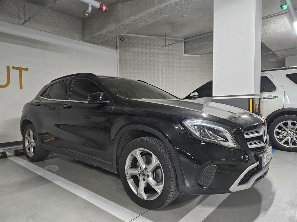 Mercedes Benz GLA Class - Vista 2