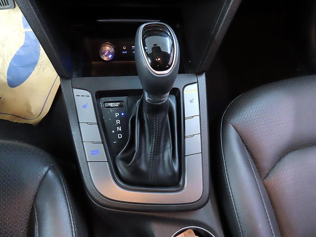 HYUNDAI Avante - Vista 10