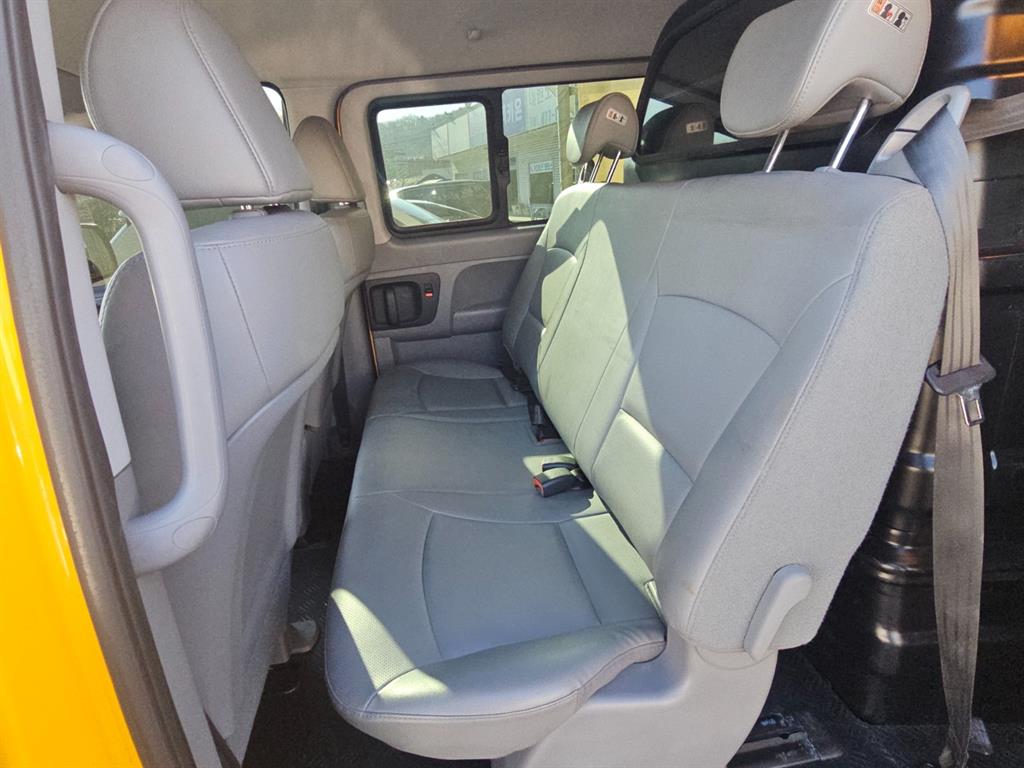 HYUNDAI Starex - Vista 7