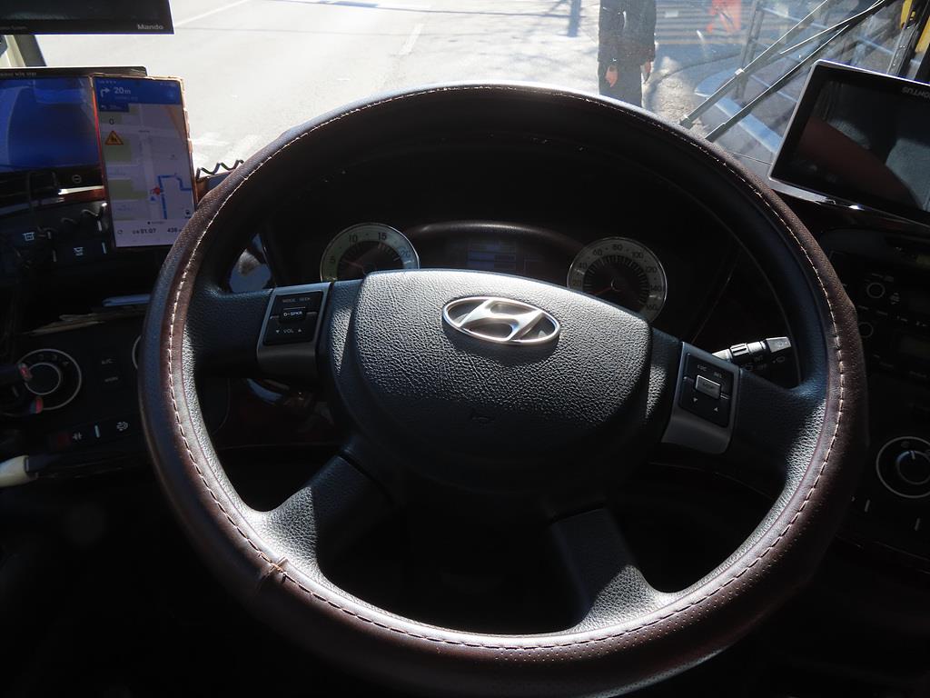 medium and large bus Medium-sized Hyundai Bus - Vista 9