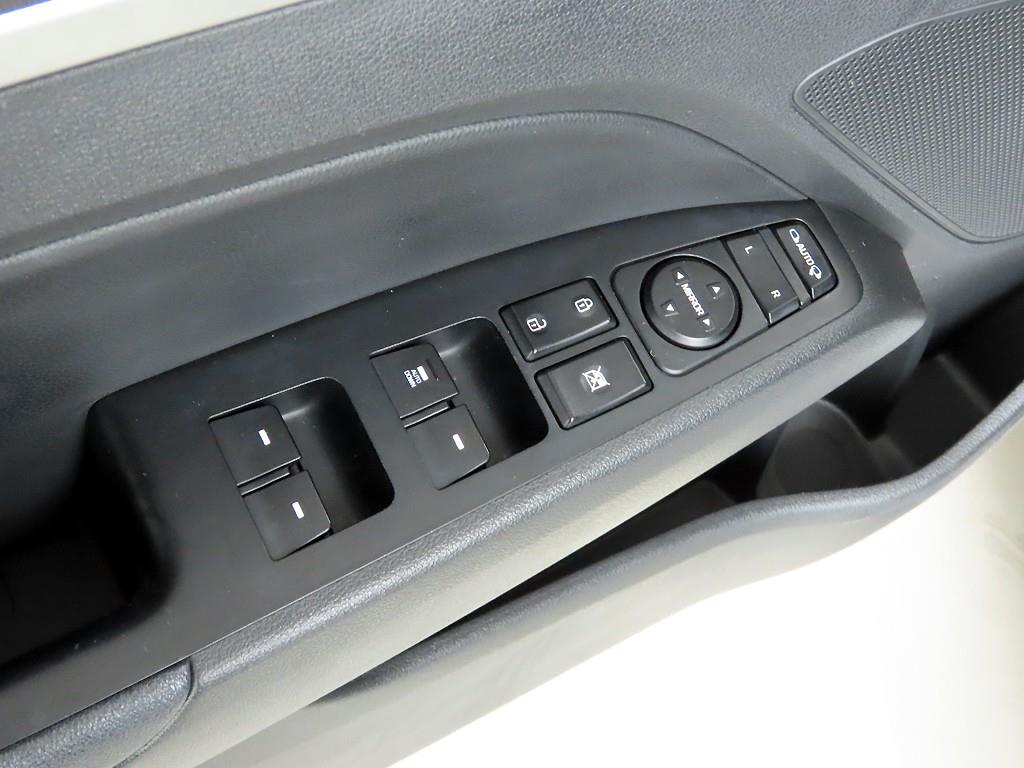 HYUNDAI Avante - Vista 12