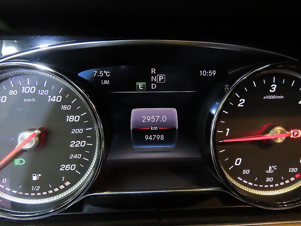 Mercedes Benz E class - Vista 9