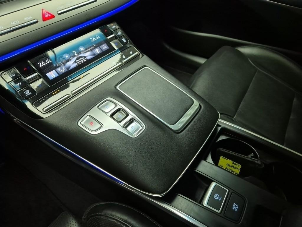 HYUNDAI Grandeur - Vista 9