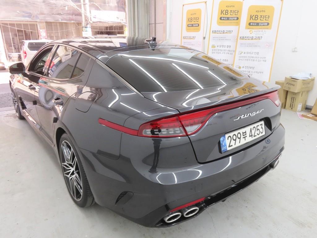 KIA Stinger - Vista 4