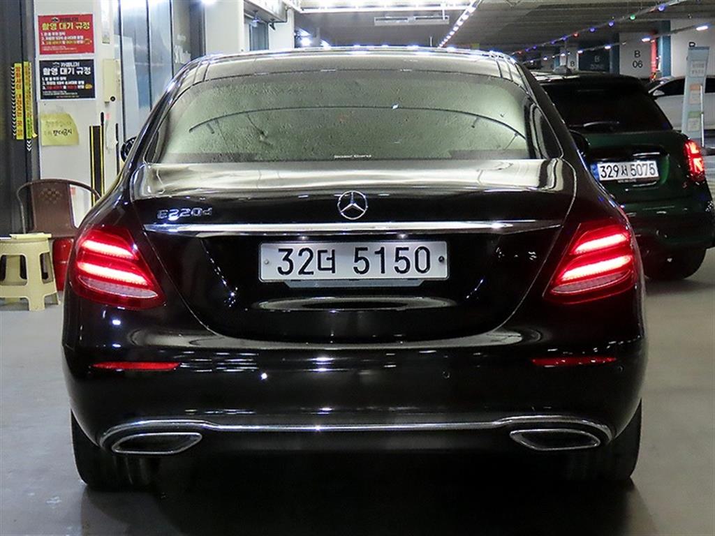 Mercedes Benz E class - Vista 5