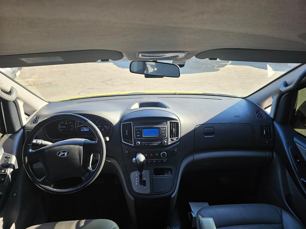 HYUNDAI Starex - Vista 6