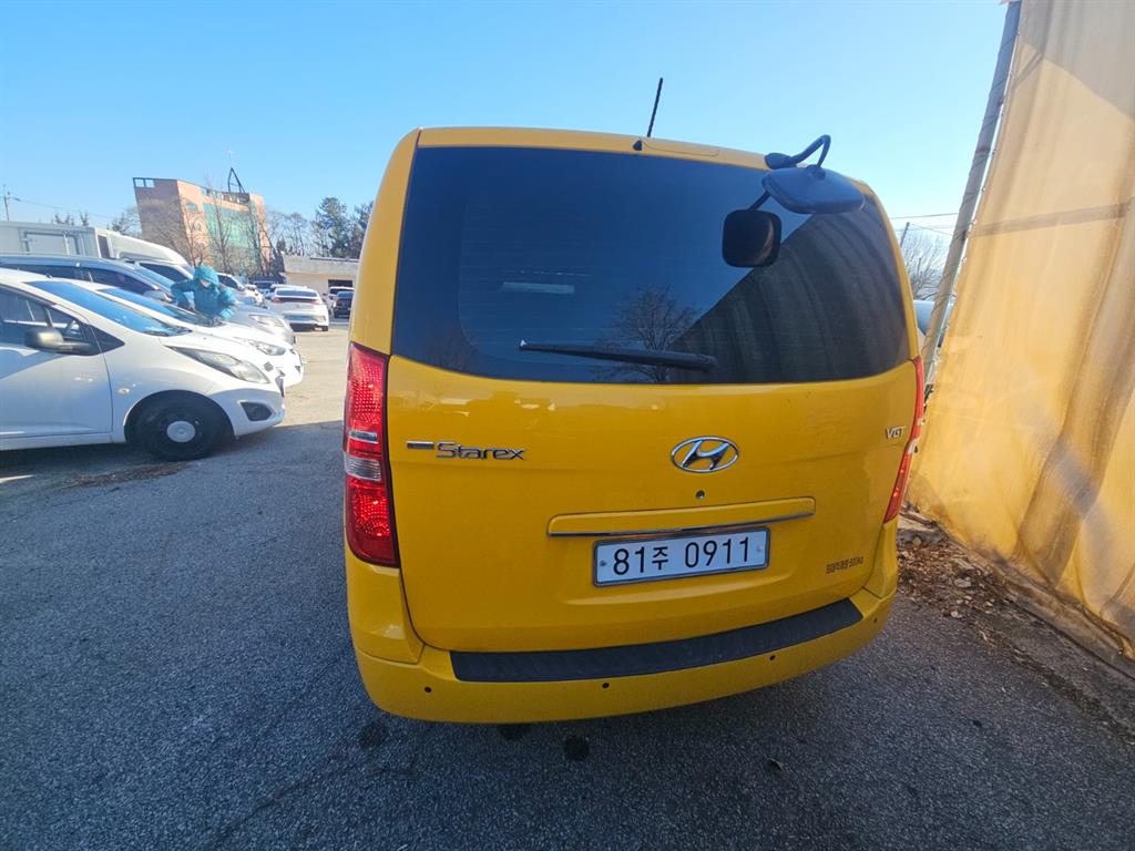 HYUNDAI Starex - Vista 4