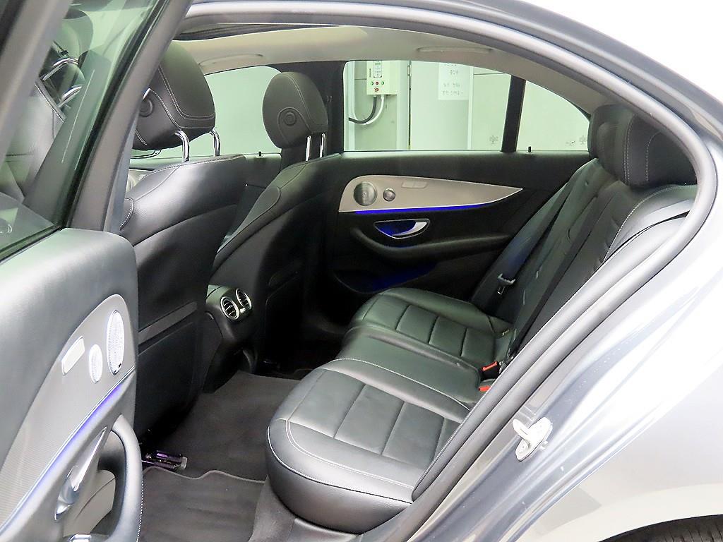 Mercedes Benz E class - Vista 6