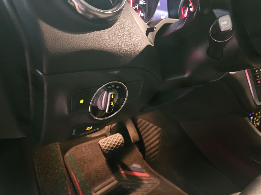 Mercedes Benz GLA Class - Vista 8