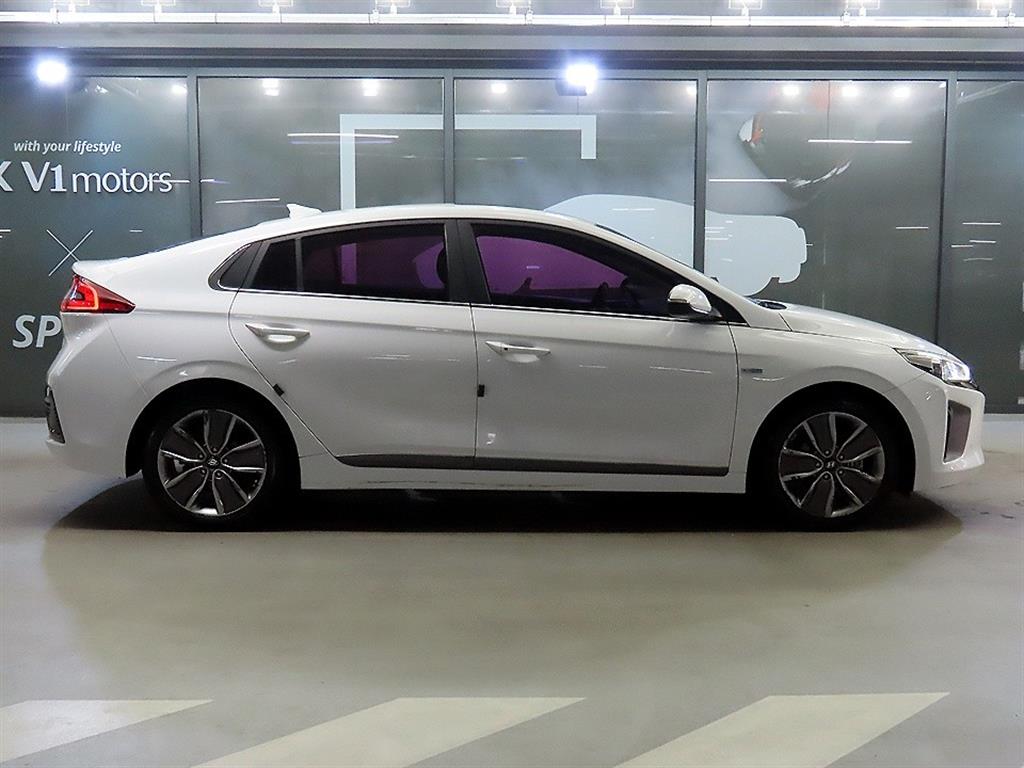HYUNDAI Ioniq - Vista 3