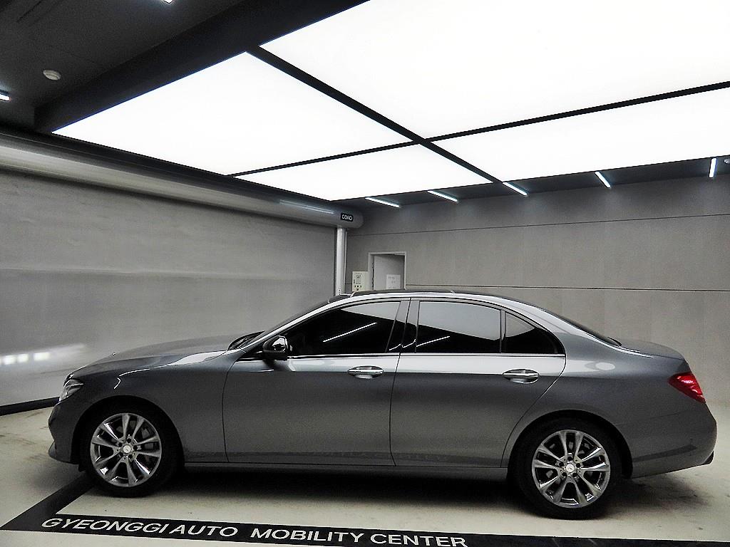 Mercedes Benz E class - Vista 4