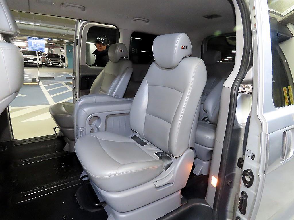 HYUNDAI Starex - Vista 7