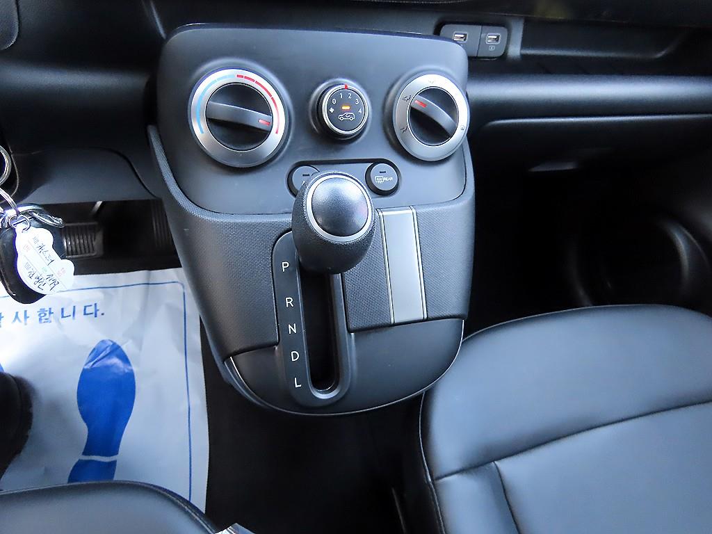 HYUNDAI Casper - Vista 10