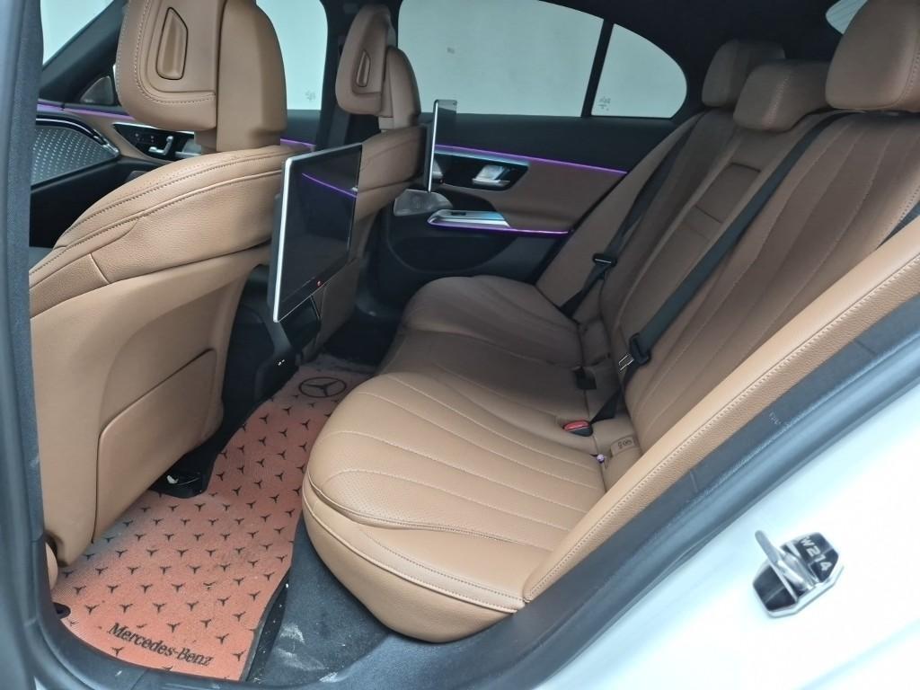 Mercedes Benz E class - Vista 11