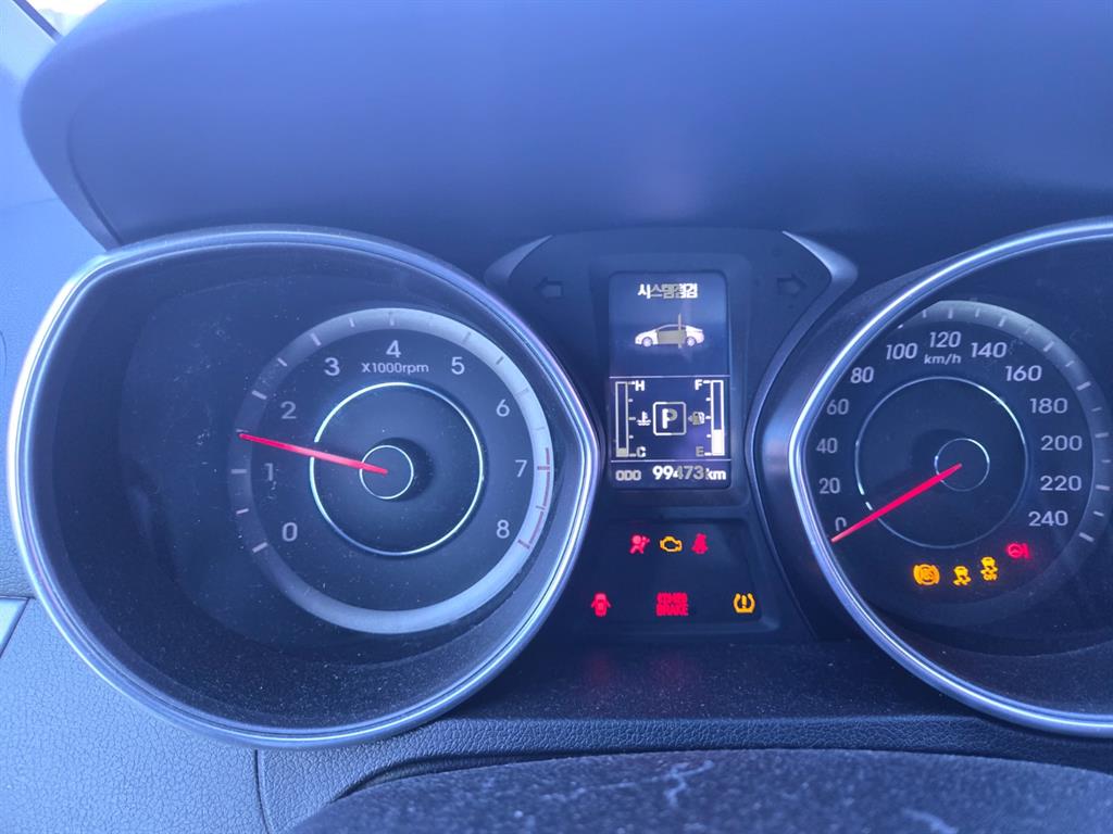 HYUNDAI Avante - Vista 5