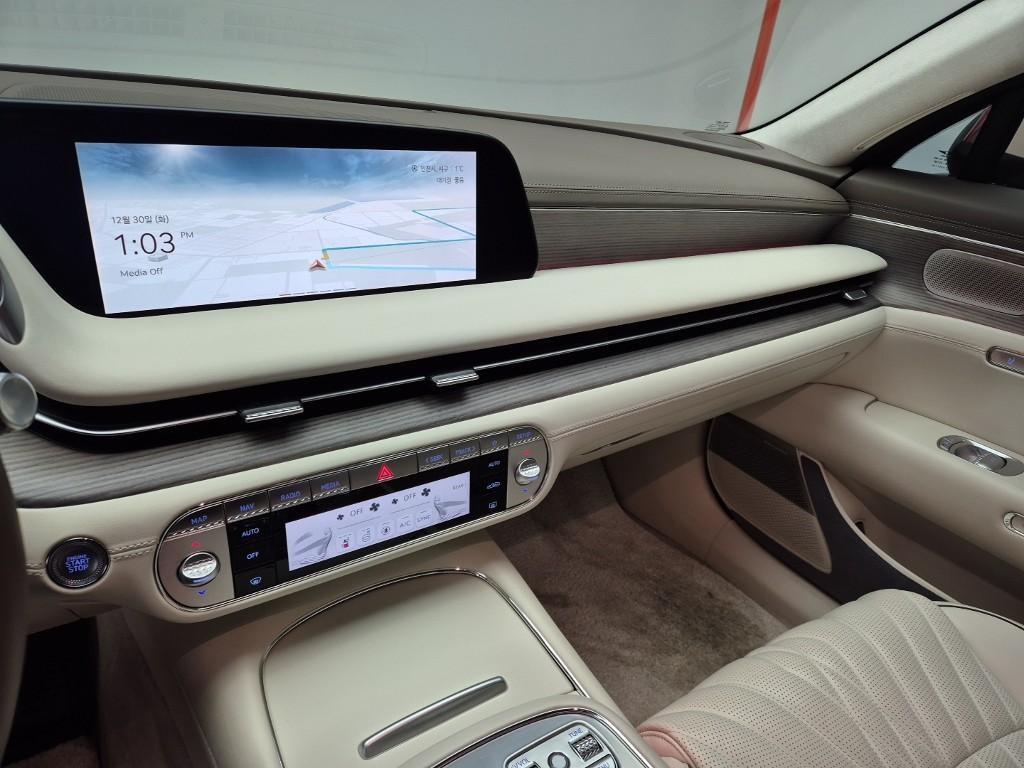 Genesis G90 - Vista 10