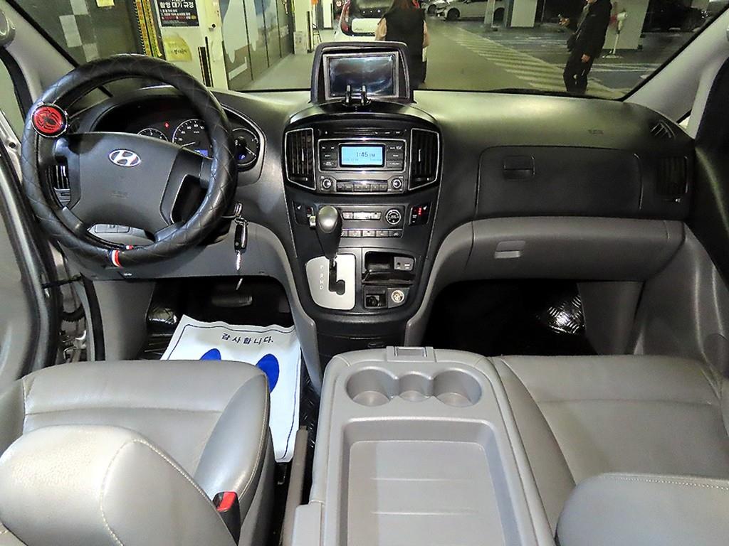 HYUNDAI Starex - Vista 10