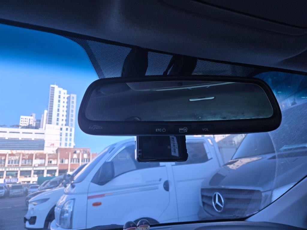 HYUNDAI Avante - Vista 12