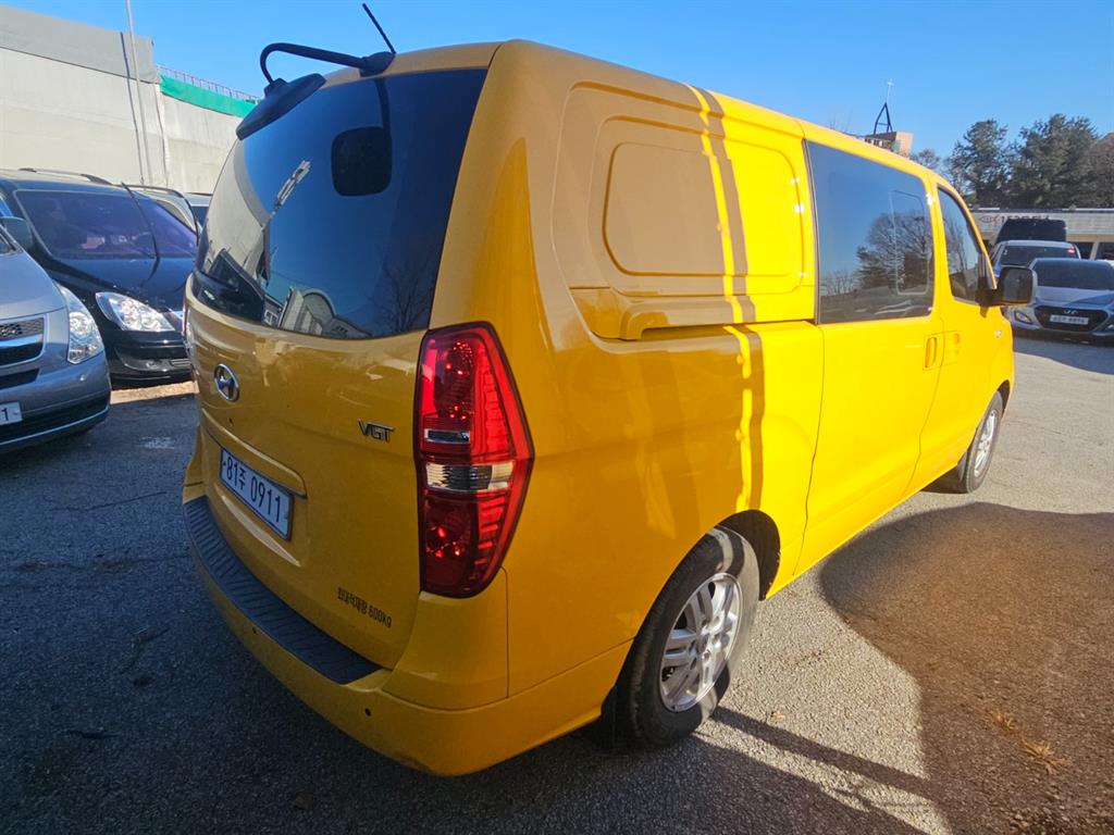 HYUNDAI Starex - Vista 3