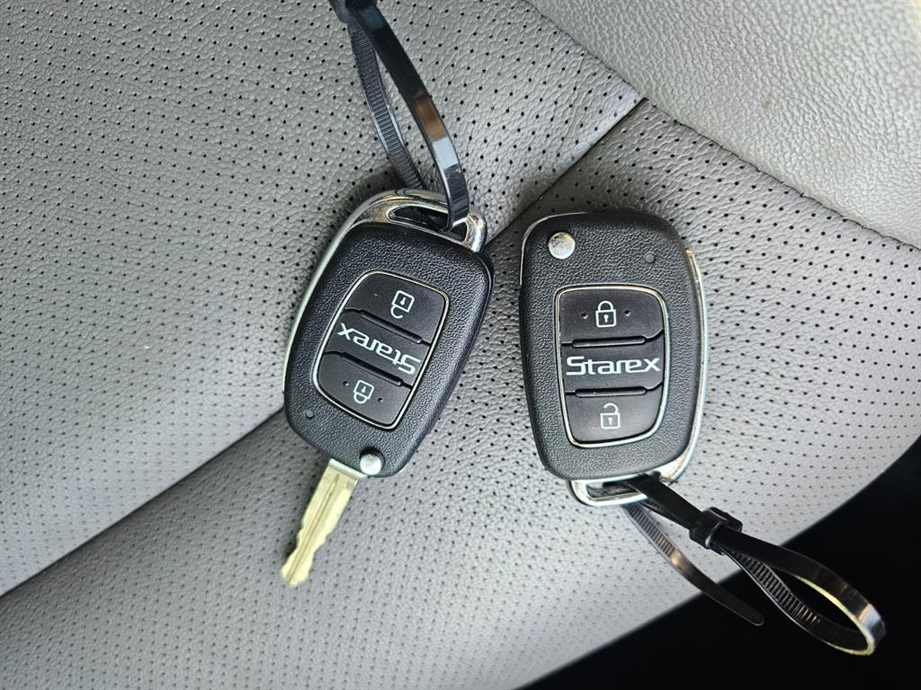 HYUNDAI Starex - Vista 12