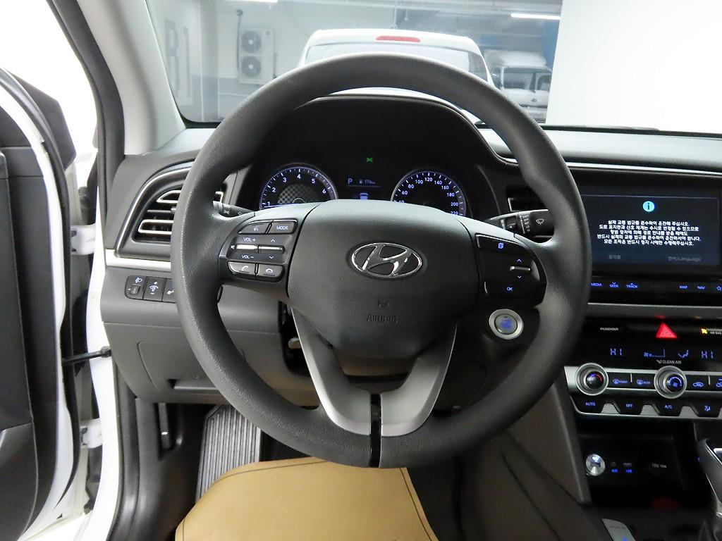 HYUNDAI Avante - Vista 8