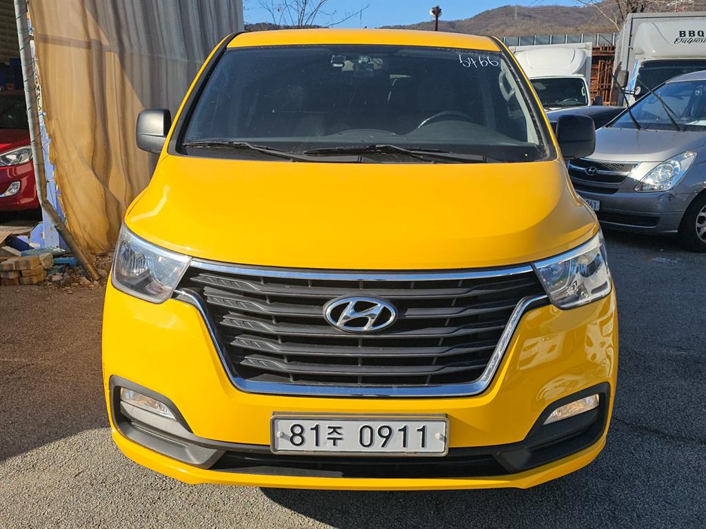 HYUNDAI Starex - Vista 2