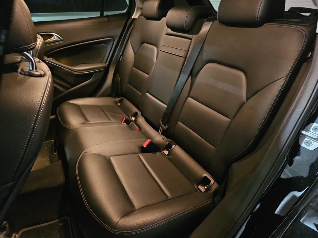 Mercedes Benz GLA Class - Vista 11