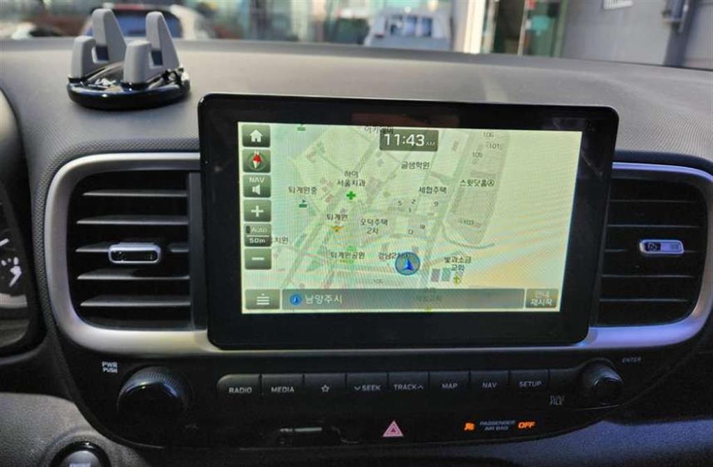 HYUNDAI Venue - Vista 11