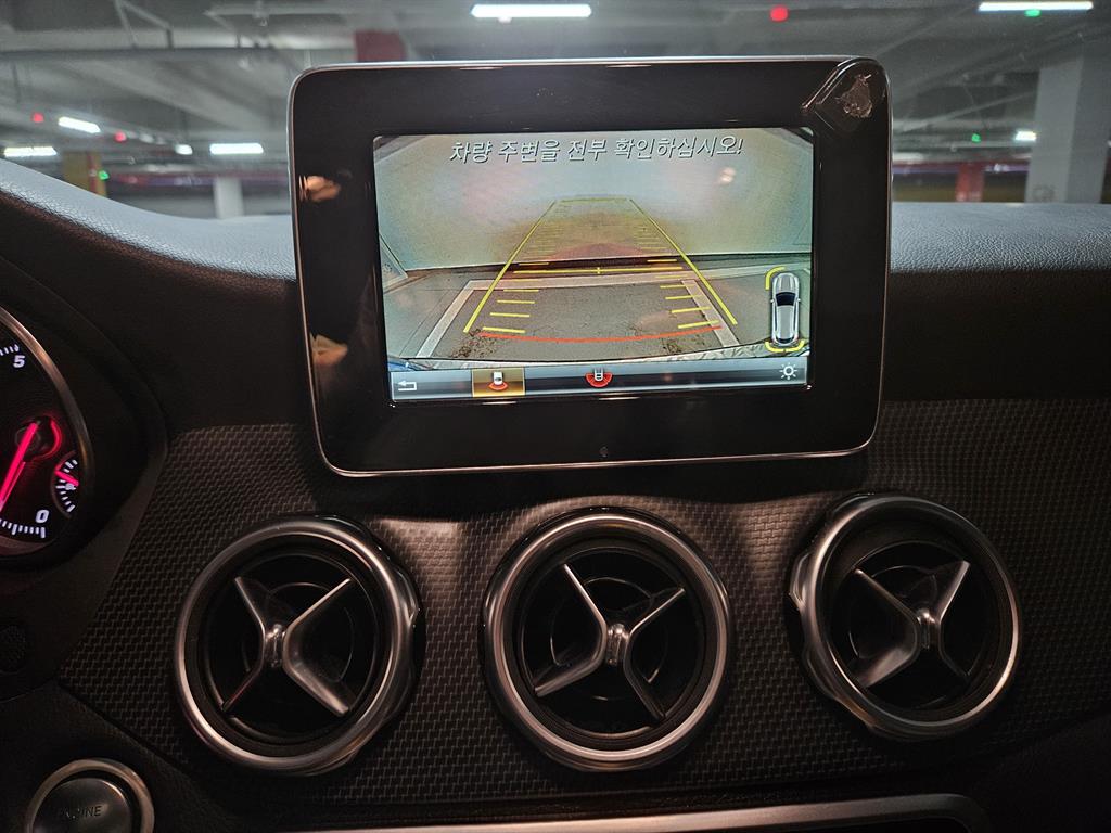 Mercedes Benz GLA Class - Vista 5