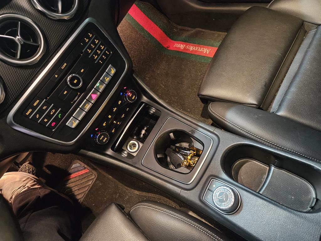 Mercedes Benz GLA Class - Vista 6