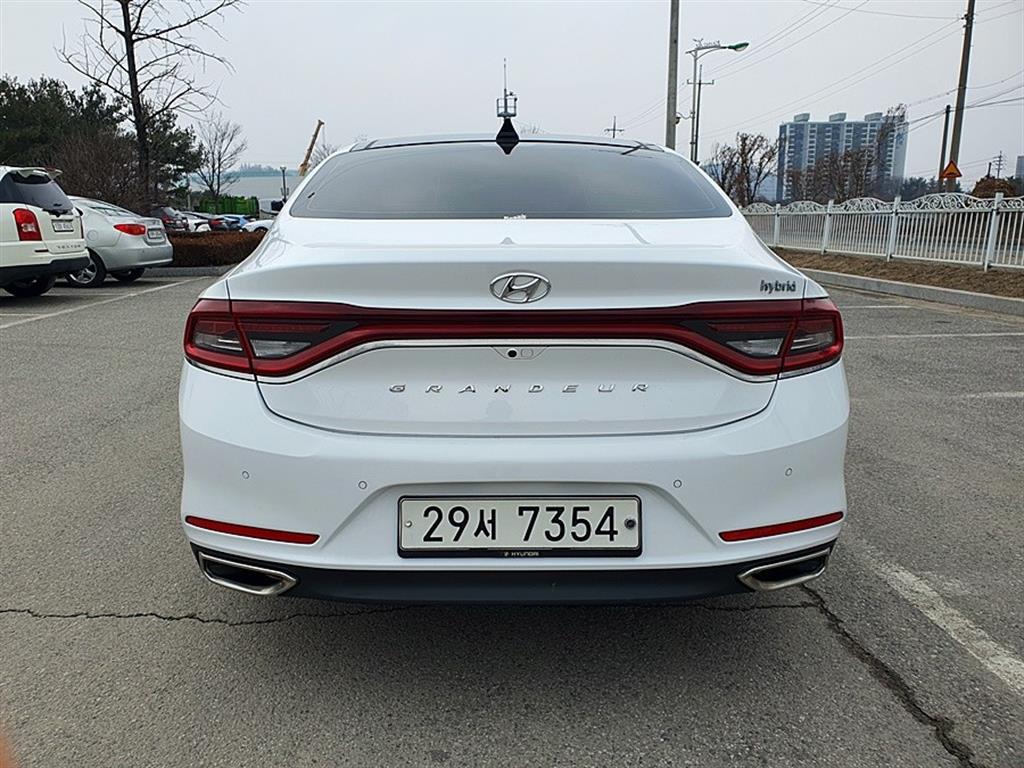 HYUNDAI Grandeur - Vista 5