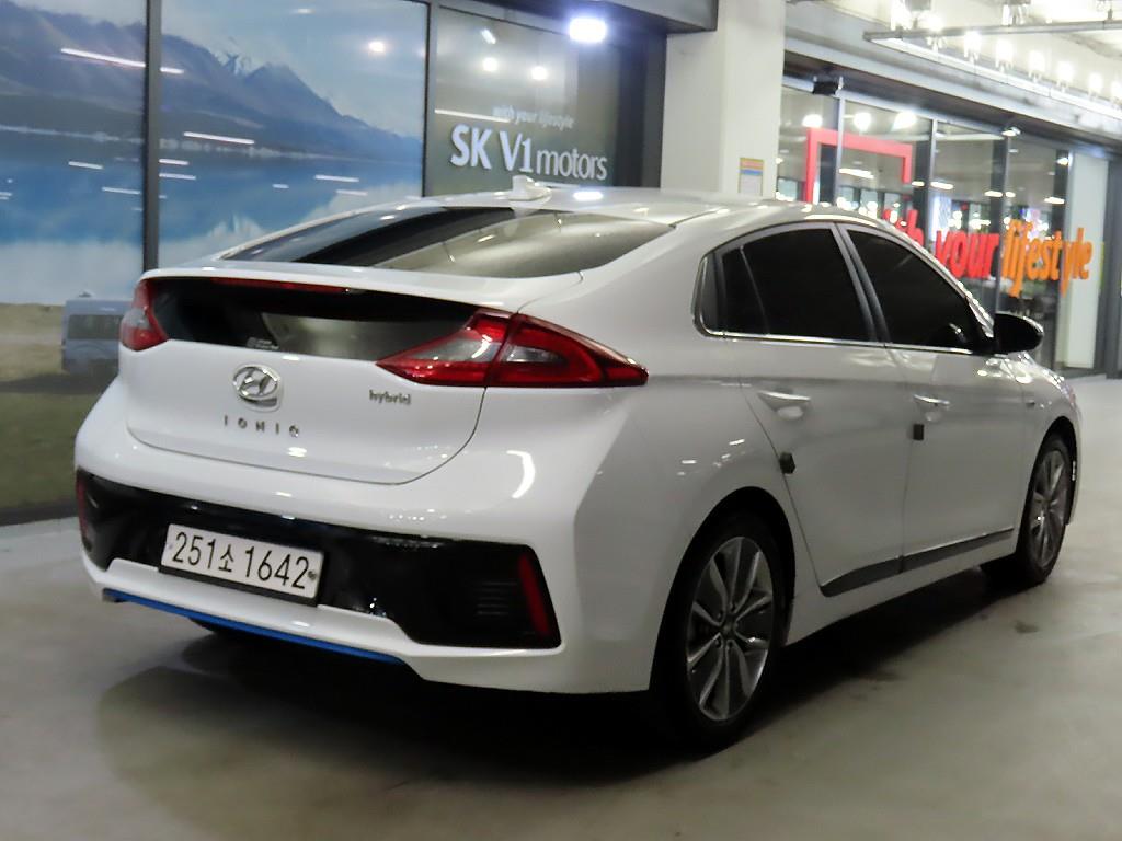 HYUNDAI Ioniq - Vista 4