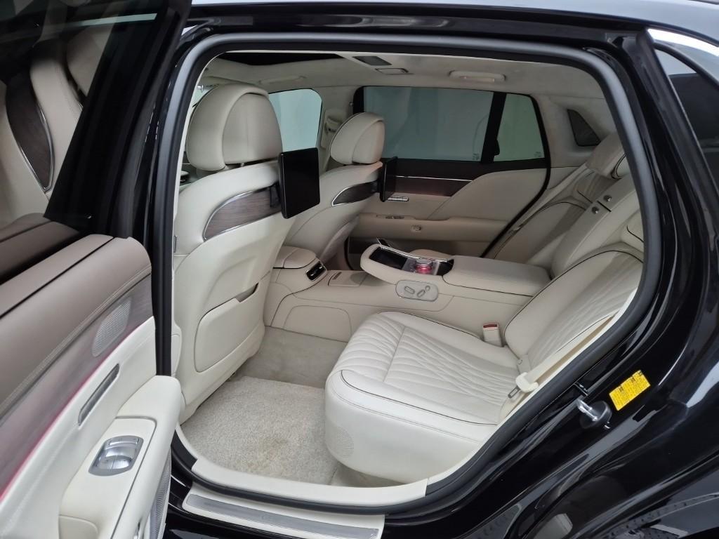 Genesis G90 - Vista 12