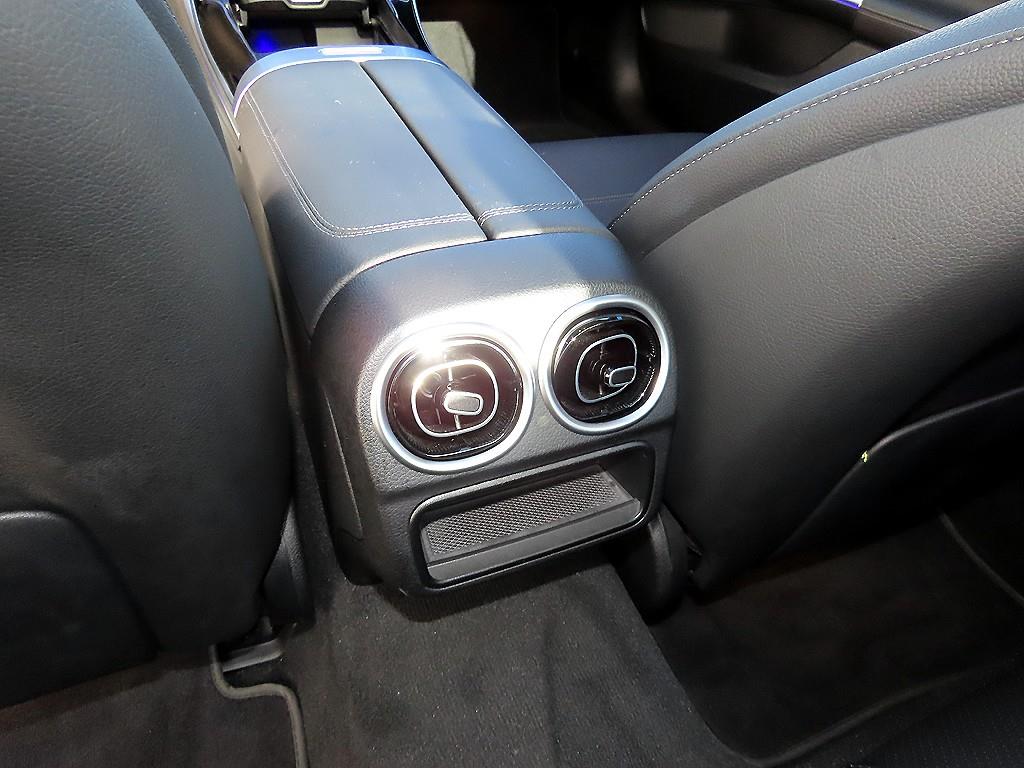 Mercedes Benz C Class 2023 Negro - Importación desde Corea - HF Imports Iquique - Foto 16