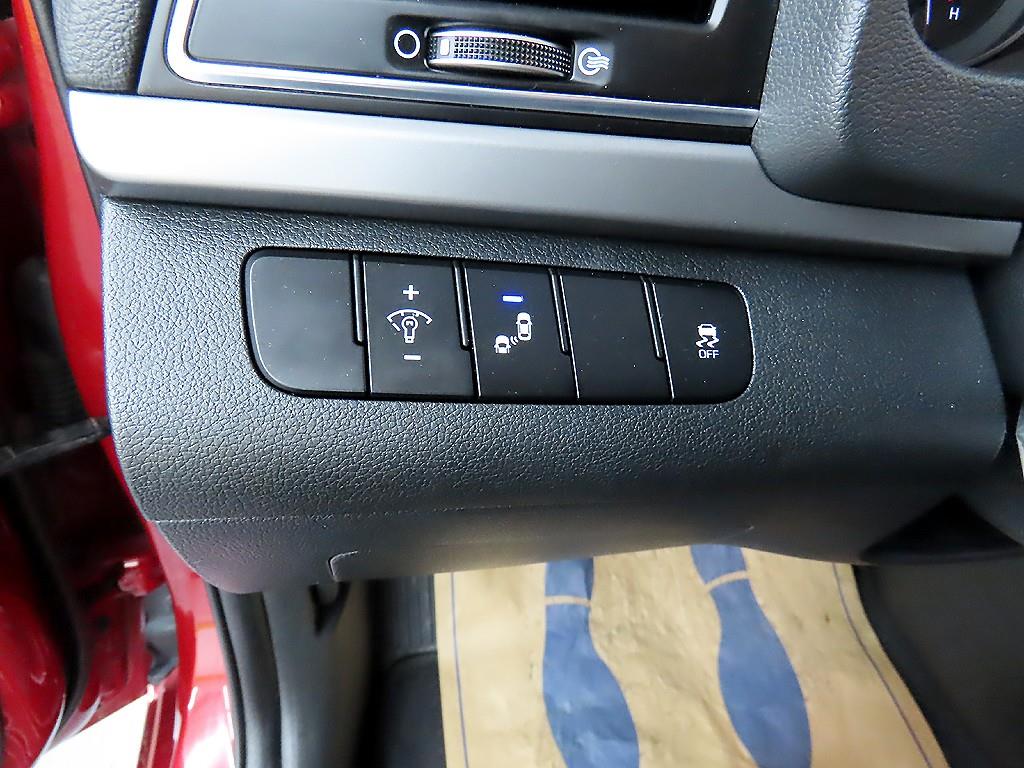 HYUNDAI Avante - Vista 12