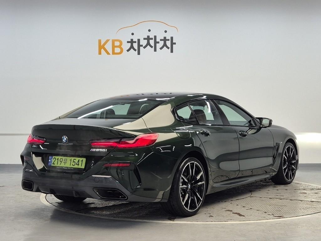 BMW 8 Series - Vista 4