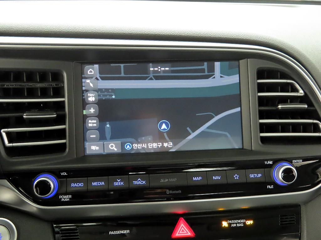 HYUNDAI Avante - Vista 9